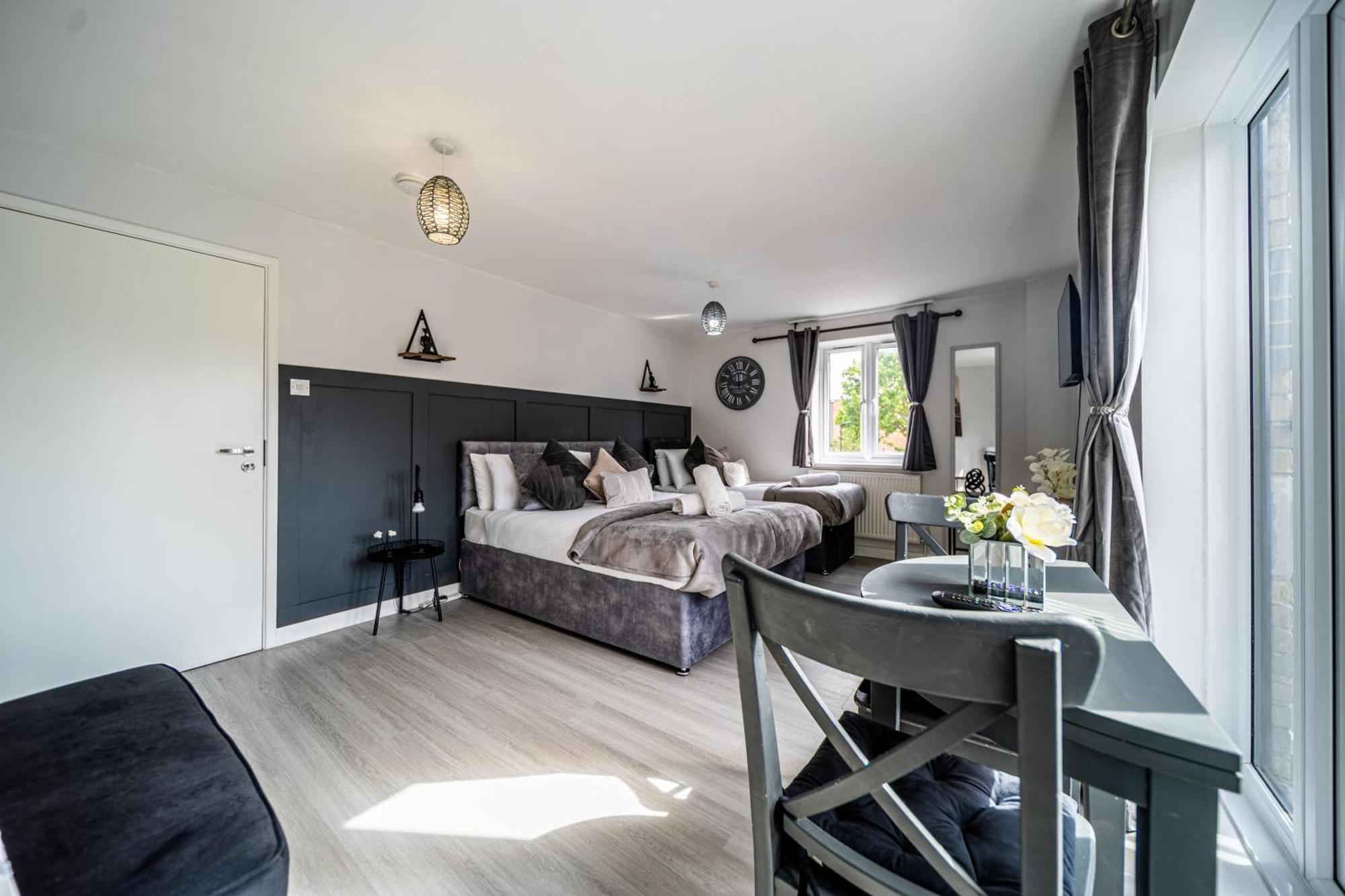 Luxurious & Spacious 3-br Free Parking Balcony Apartment